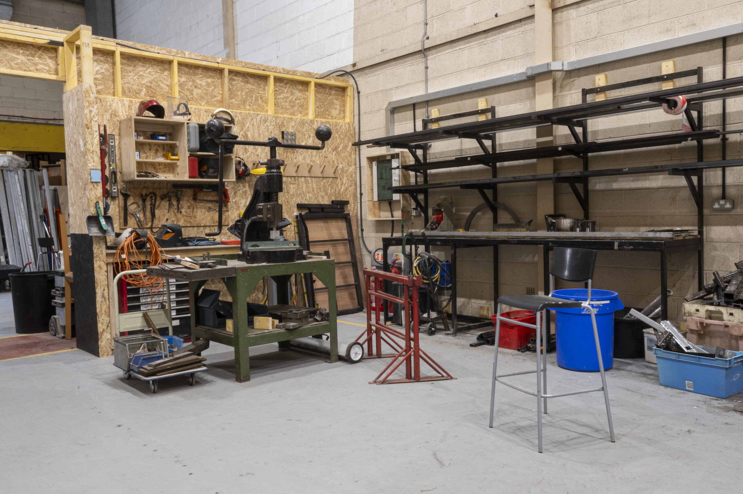 Welding - corner workstation at EOW
